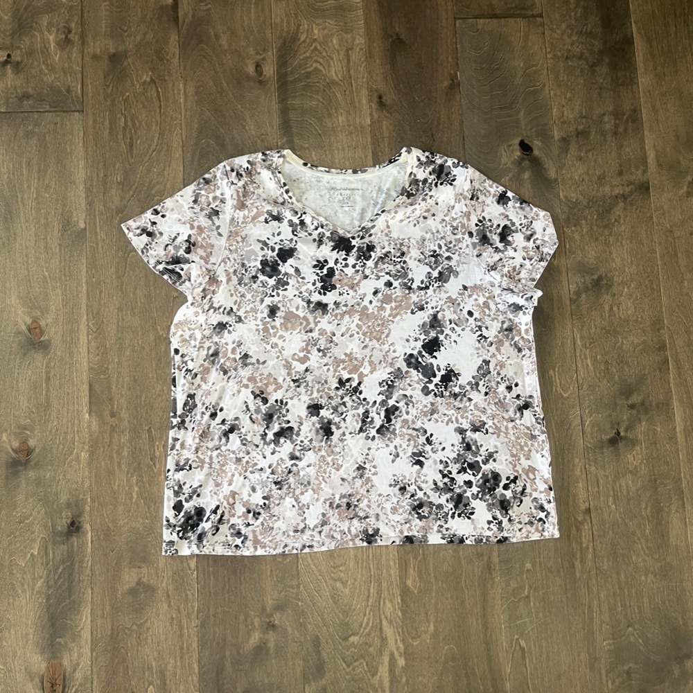 Croft & Barrow Classic Tee Tan and Black Spots SS